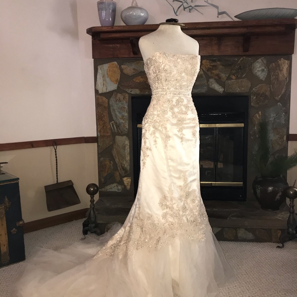 Maggie Sottero Wedding Dress Size 4 Cream Sequin